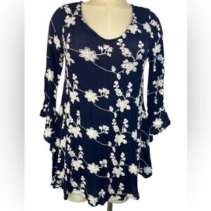 Umgee Floral Navy and White Women's Top Small